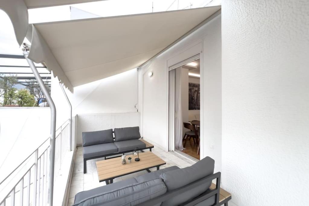 Spacious Penthouse Near Downtown Athens Exterior photo