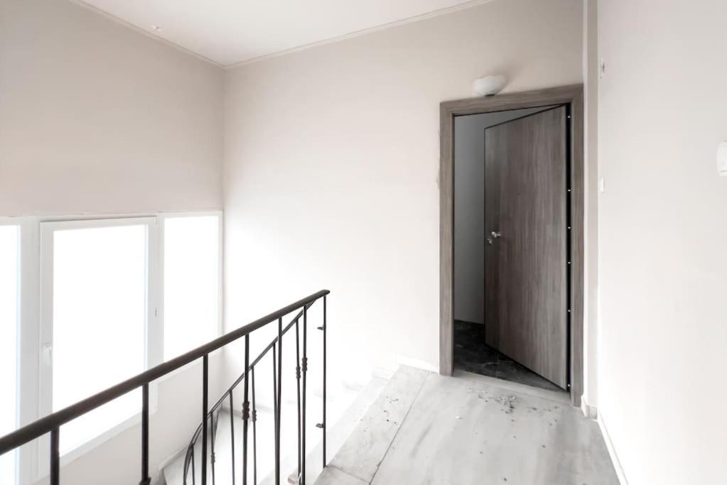 Spacious Penthouse Near Downtown Athens Exterior photo