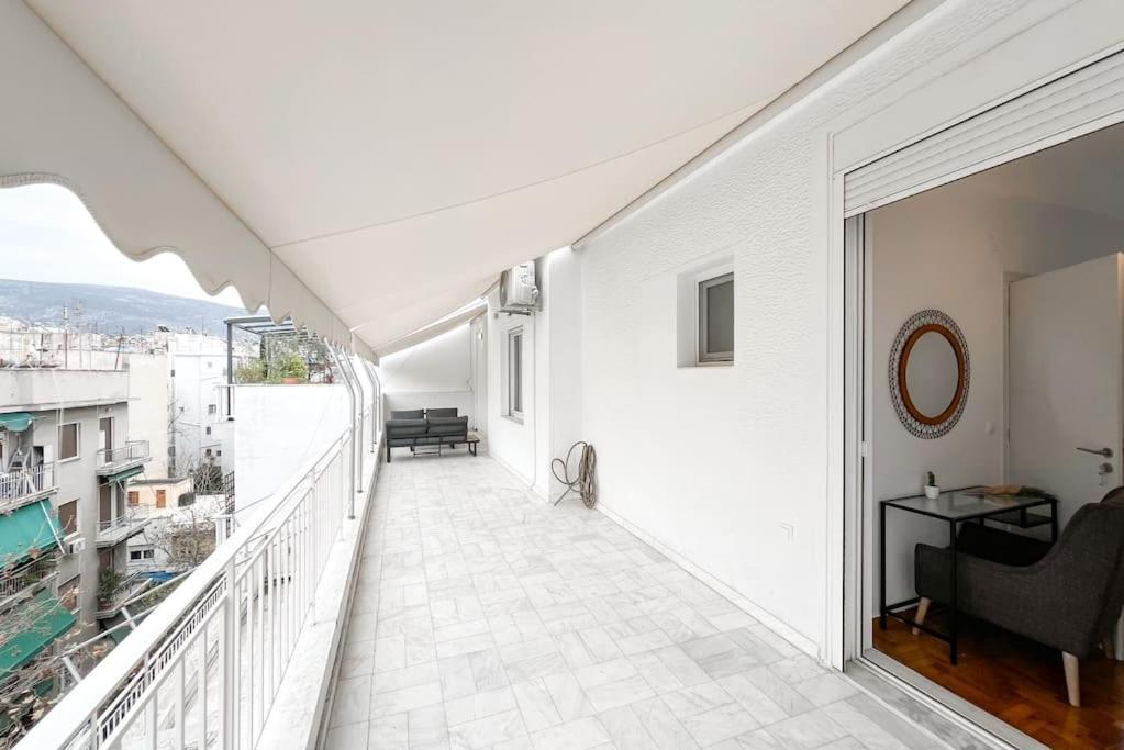 Spacious Penthouse Near Downtown Athens Exterior photo