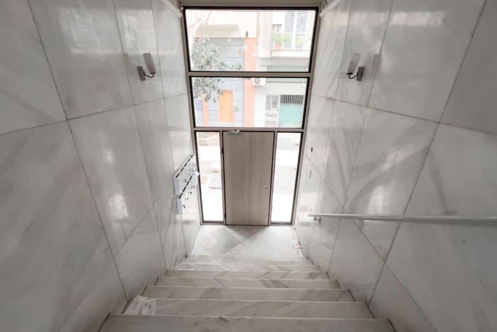 Spacious Penthouse Near Downtown Athens Exterior photo