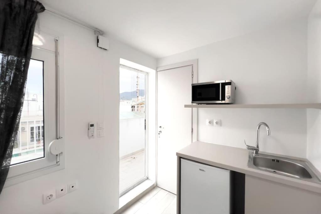 Spacious Penthouse Near Downtown Athens Exterior photo