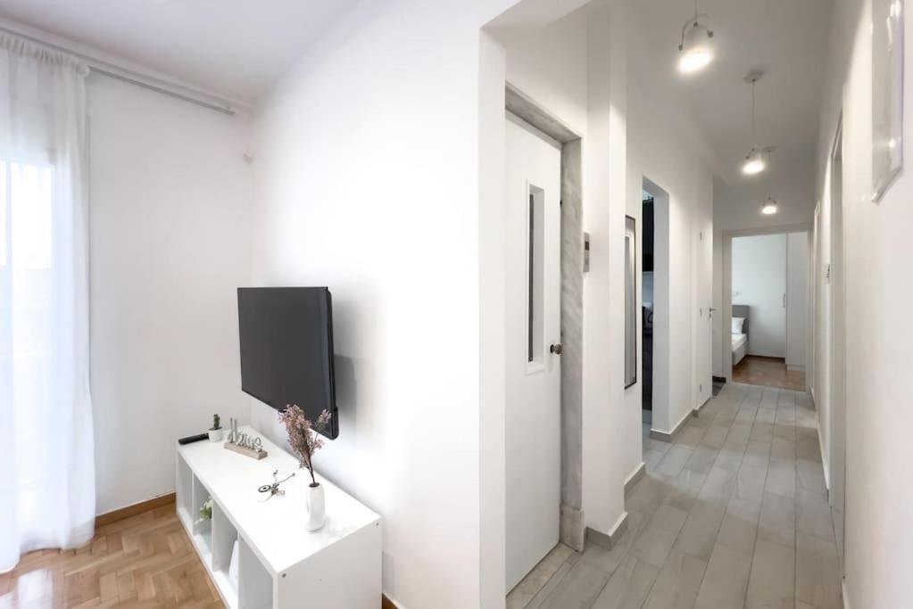 Spacious Penthouse Near Downtown Athens Exterior photo
